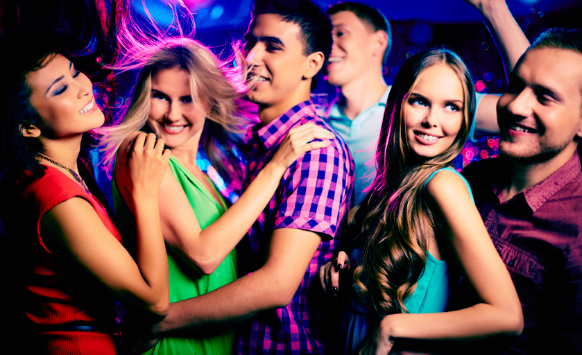 How To Get a Guy's Attention in a Nightclub – Club Bookers